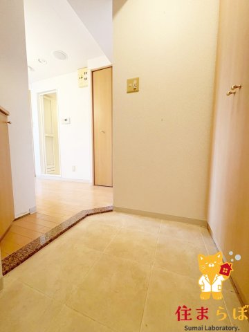 玄関　「気になったら、LINEで気軽に相談できますよ。」