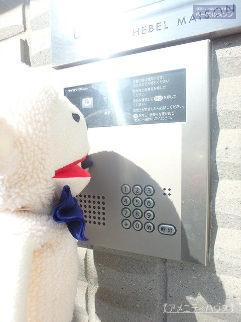 エントランス　●オートロック完備のエントランス。