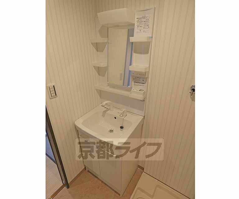 洗面設備　独立洗面台です。