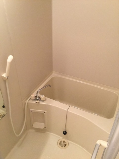 バス・シャワールーム　反転