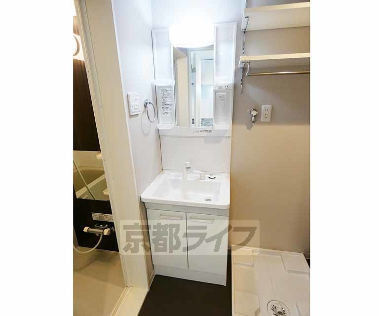 洗面設備　脱衣所も広々としています！