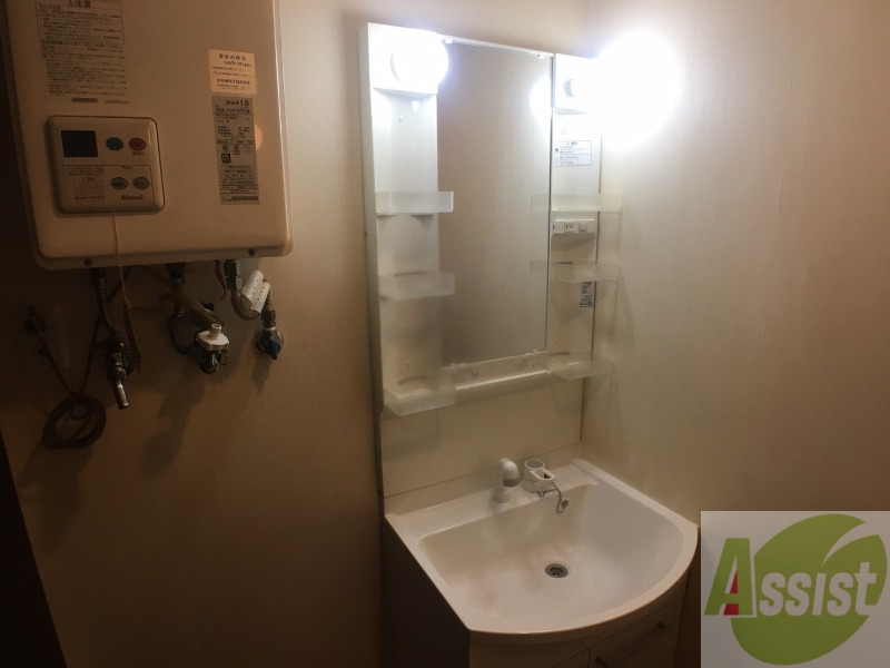 洗面設備　シャンプードレッサー。身支度はここでばっちりですね。