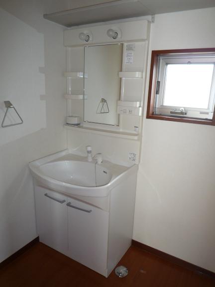 洗面設備　スペースが確保できる洗面所です