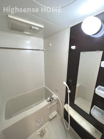 バス・シャワールーム　コンパクトで使いやすいお風呂です