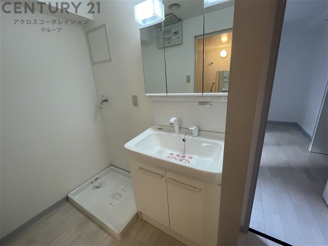 洗面設備　洗面所に室内洗濯機置場がついてます！