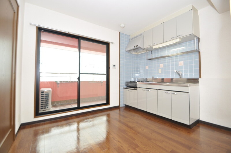 居室・リビング　明るいお部屋は風通しも良く、心地よい気分になります。