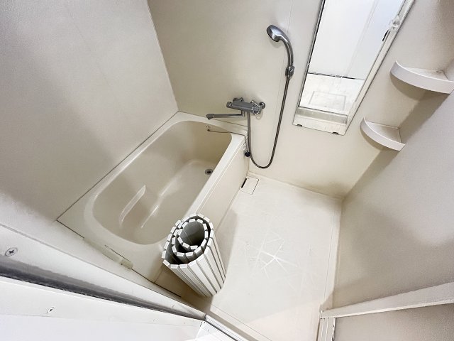 バス・シャワールーム　落ち着いた空間のお風呂です