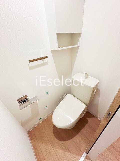 トイレ　温水洗浄便座付きのトイレ