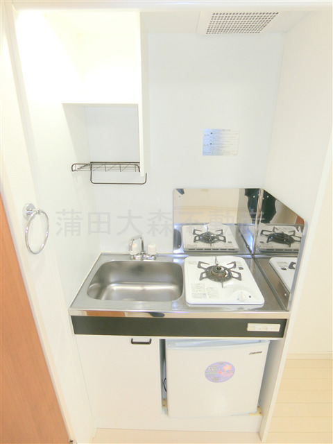 キッチン　1口ガスキッチン　下にミニ冷蔵庫付！