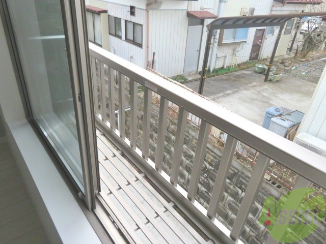 バルコニー　バルコニーは陽当たり良好で、洗濯物も乾きやすいですね