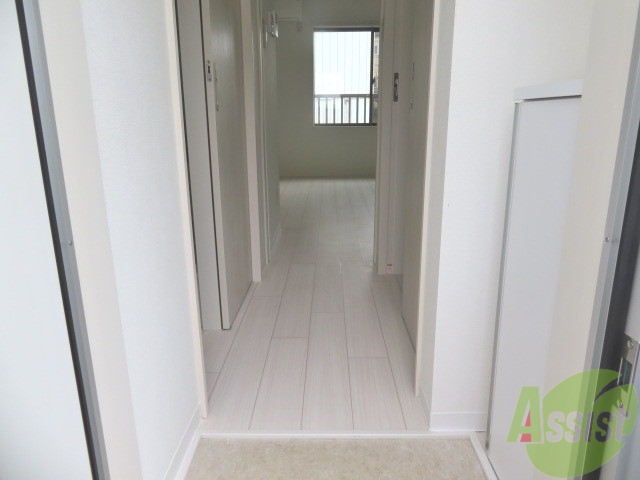 玄関　玄関を撮影してみました。広いリビングに繋がっています。