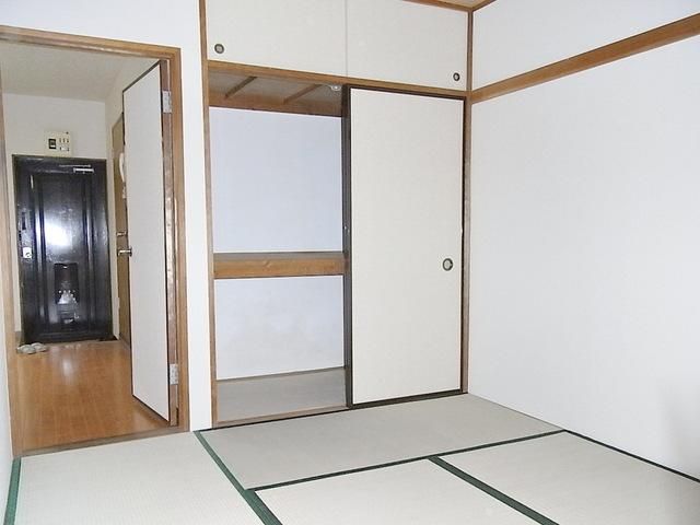 居室・リビング　★和室６帖・収納★