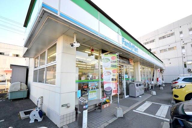 コンビニ　ファミリーマート　八木２丁目店（コンビニ）まで244m