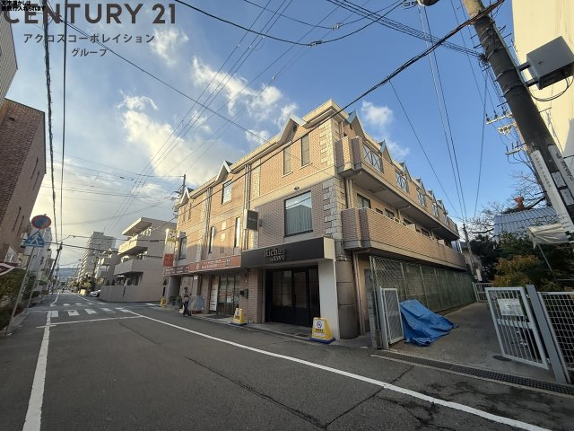 建物外観　オートロックで外部の人間が簡単に出入りできないため安心です。