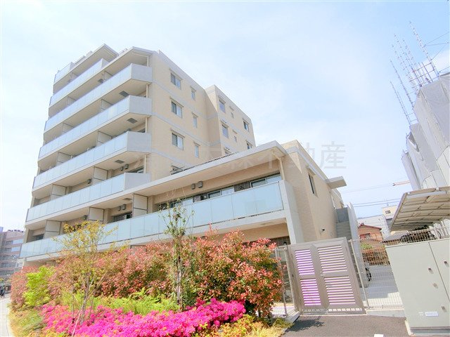 建物外観　2016年12月築　RC鉄筋コンクリート造地上8階建て1K~