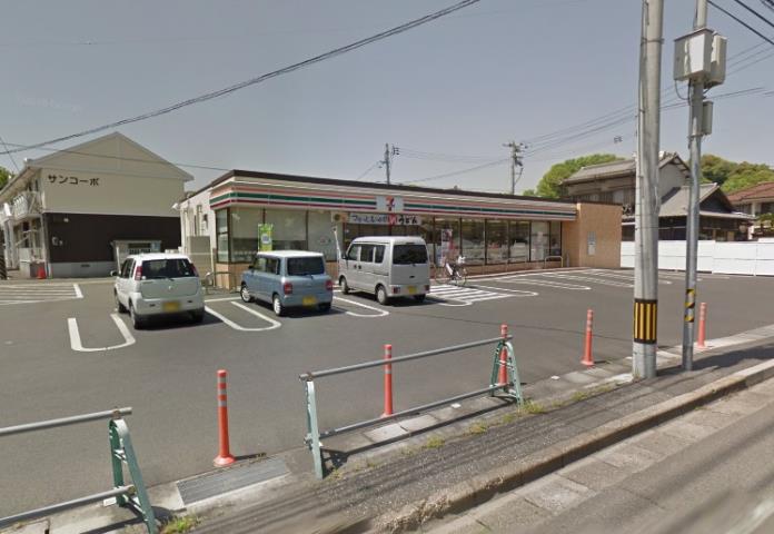 コンビニ　セブンイレブン（コンビニ）まで562m