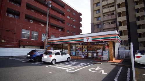 コンビニ　セブンイレブン八幡光明２丁目店（コンビニ）まで205m