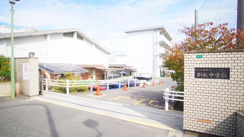 中学校　北九州市立則松中学校（中学校）まで819m
