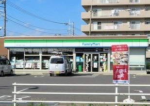 コンビニ　ファミリーマート（コンビニ）まで240m