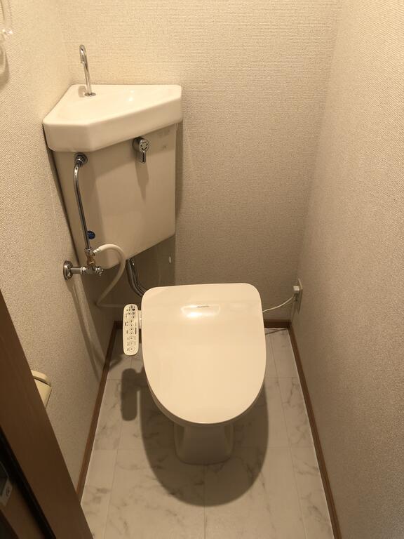 トイレ　別号室の写真です