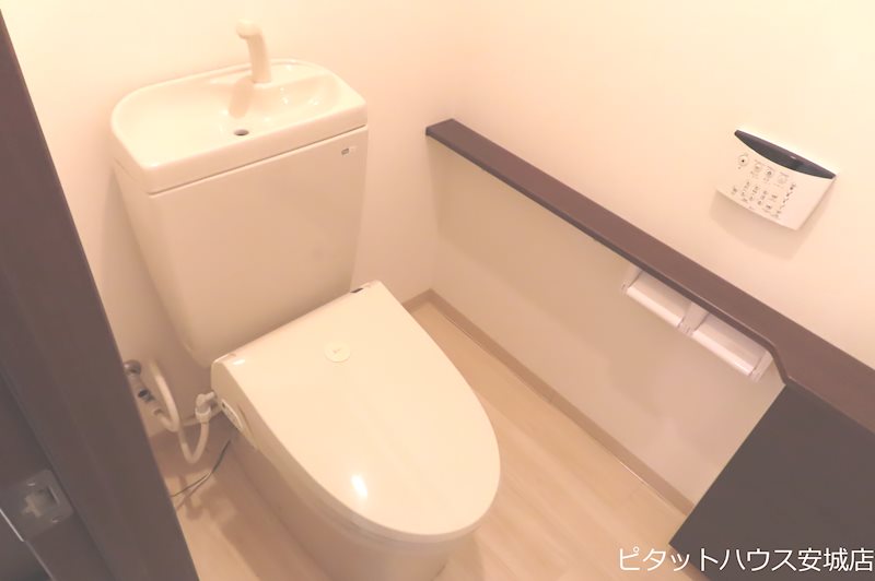 トイレ　同物件別部屋（反転タイプ）