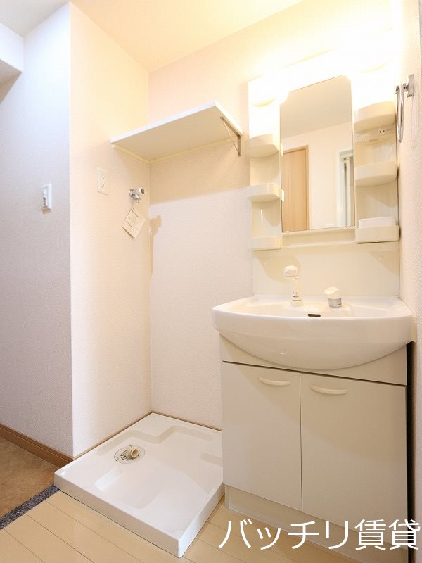 洗面設備　別号室タイプの為、現状を優先いたします