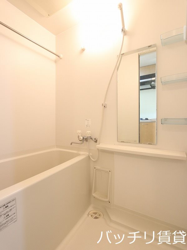 バス・シャワールーム　別号室タイプの為、現状を優先いたします