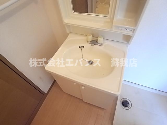 洗面設備　使いやすい独立洗面台です