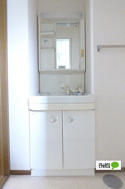 洗面設備　他のお部屋のお写真です