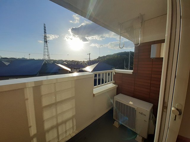 バルコニー　陽当たり良好なバルコニーです