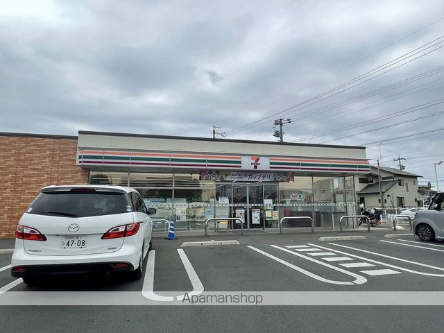 コンビニ　セブンイレブン（コンビニ）まで1057m