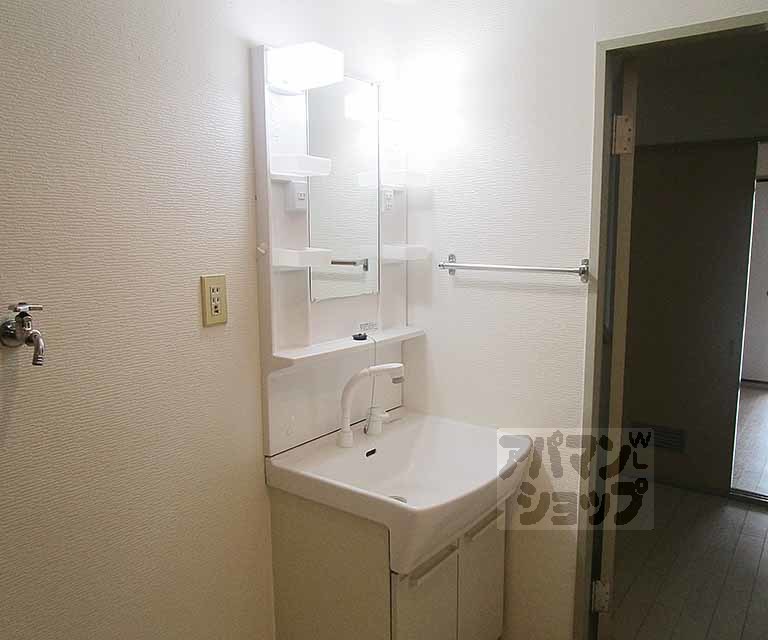 洗面設備　２０６号室の写真です。