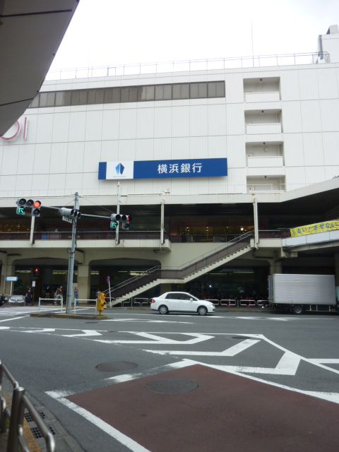 銀行　横浜銀行　町田支店（銀行）まで594m