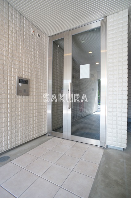 エントランス　お洒落な建物デザイン♪