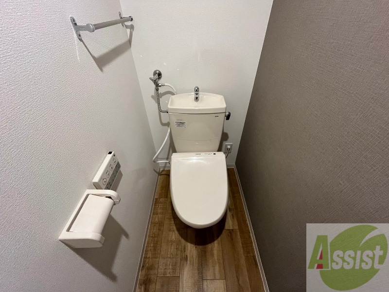 トイレ　シャワートイレになっているので快適です！