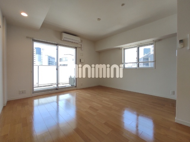 居室・リビング　窓から差し込む光が素敵です♪