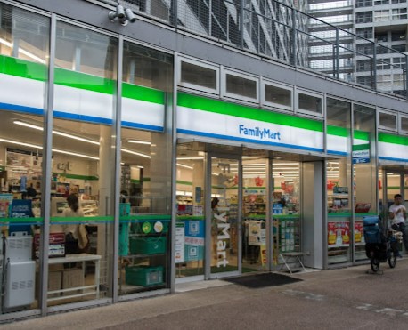 コンビニ　ファミリーマート江東東雲一丁目店（コンビニ）まで240m