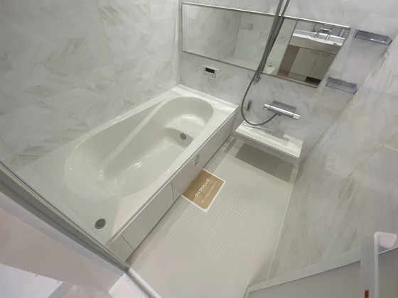 バス・シャワールーム　※別部屋の写真です