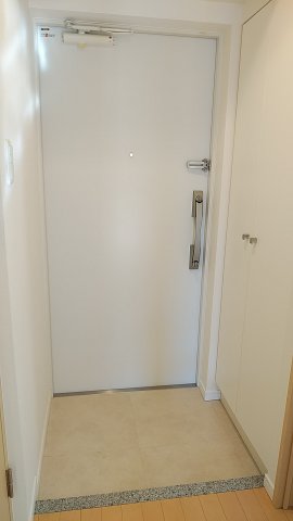 玄関　※参考写真