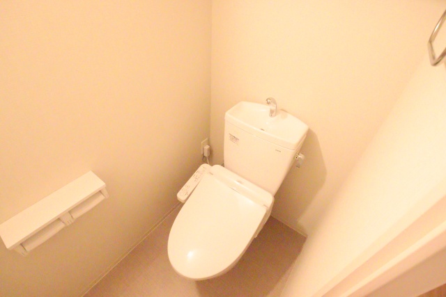 トイレ　※別室の参考写真の為、現況優先です。