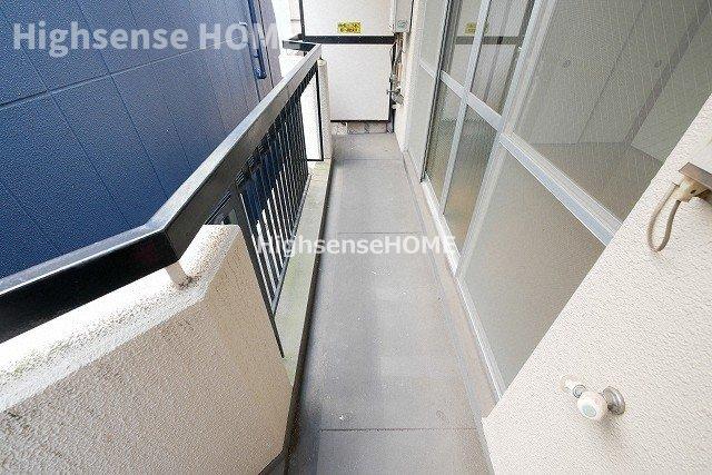 バルコニー　暖かな日差しのふりそそぐバルコニー