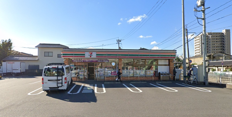 コンビニ　セブンイレブン呉市四ツ道路店（コンビニ）まで294m