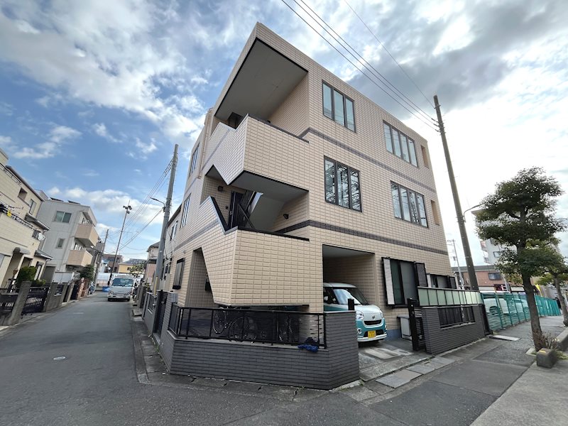 建物外観　新田駅徒歩４分（320ｍ）