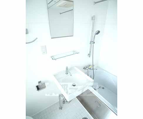 洗面設備　お洒落な洗面台です。