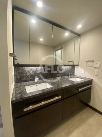 洗面設備　グランドメゾン上町台レジデンスタワー　独立洗面台