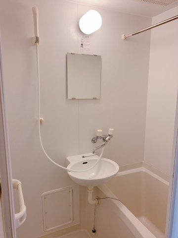 バス・シャワールーム　落ち着いた空間のお風呂です