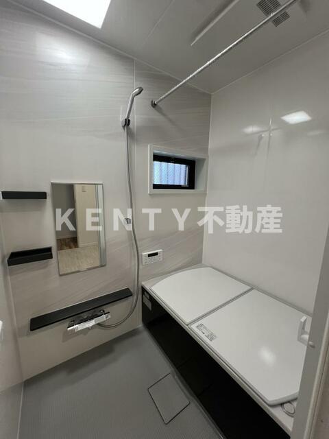 バス・シャワールーム　落ち着いた空間のお風呂です