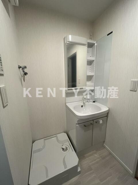 洗面設備　ゆったりとスペースのある洗面所