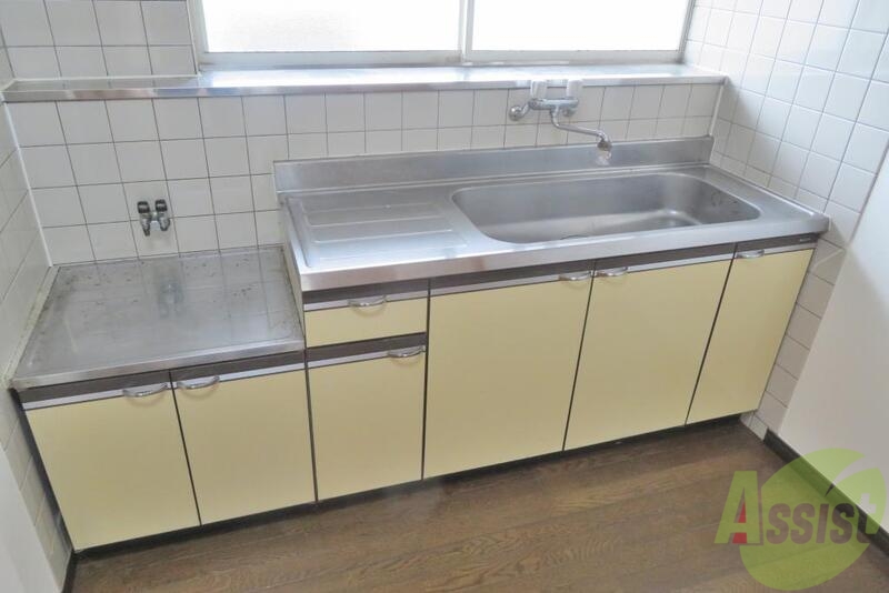 キッチン　料理スペースは広々。新し料理なんかつくてみては？？