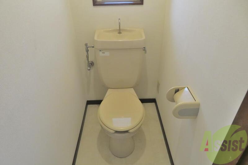 トイレ　トイレはお風呂とは別になっていて一安心。